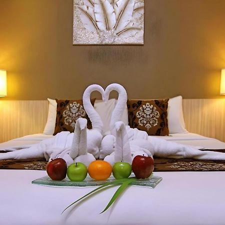 Hw Hotel Padang Esterno foto