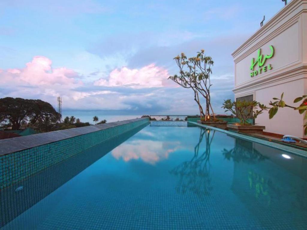 Hw Hotel Padang Esterno foto