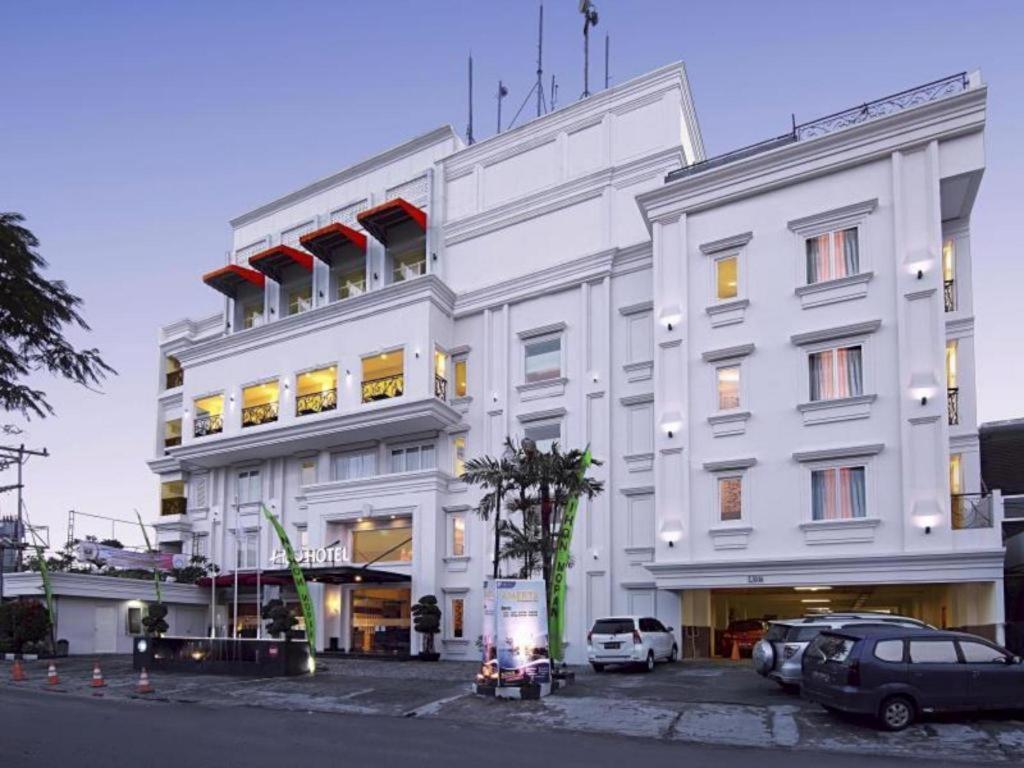 Hw Hotel Padang Esterno foto