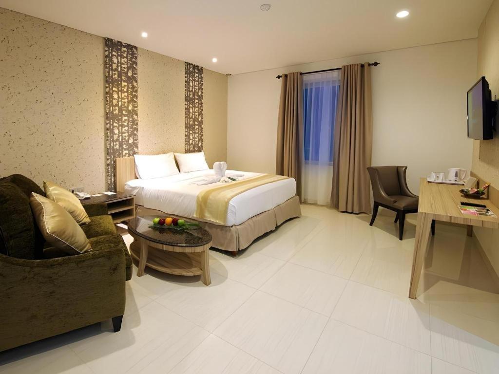 Hw Hotel Padang Esterno foto