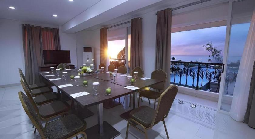 Hw Hotel Padang Esterno foto