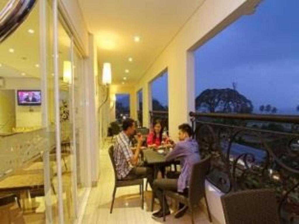 Hw Hotel Padang Esterno foto