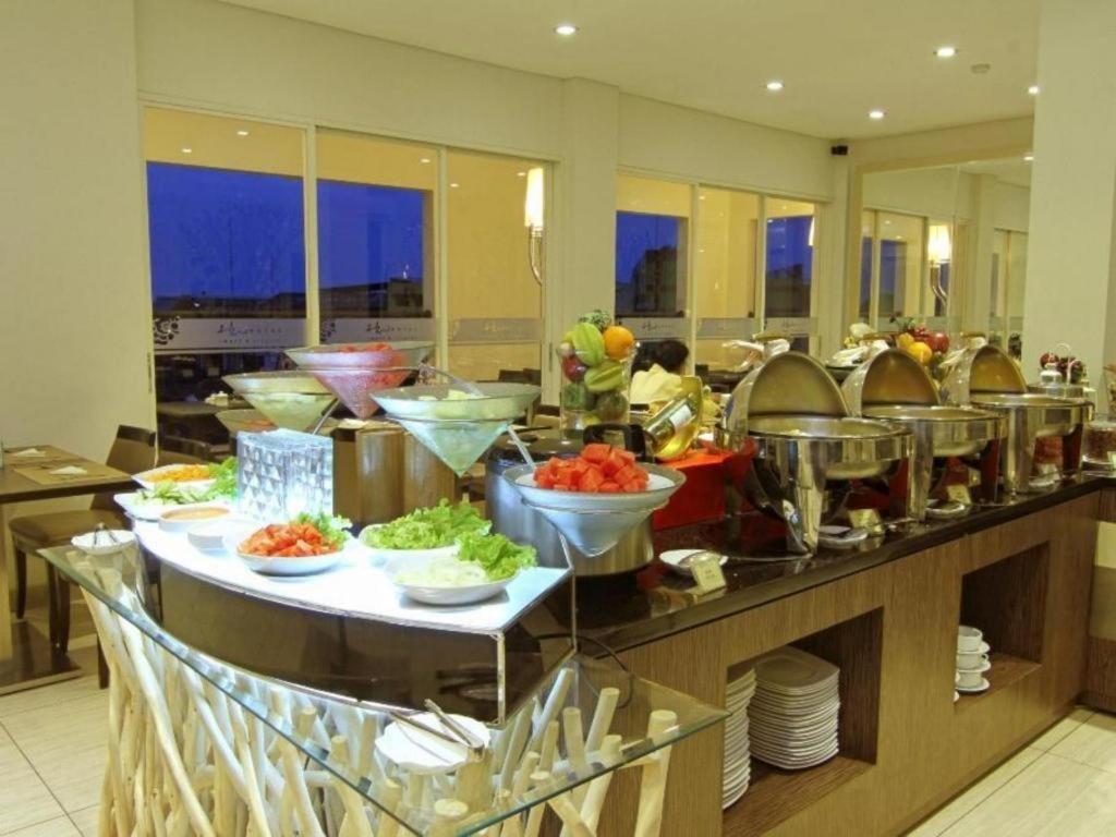 Hw Hotel Padang Esterno foto