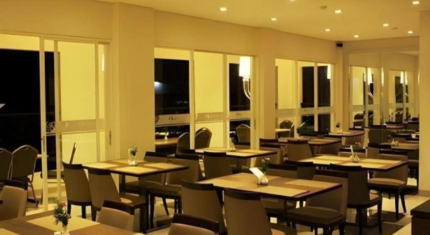 Hw Hotel Padang Esterno foto