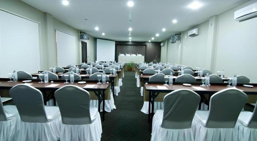 Hw Hotel Padang Esterno foto