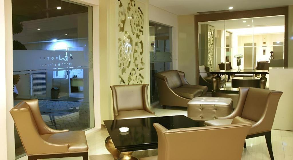 Hw Hotel Padang Esterno foto